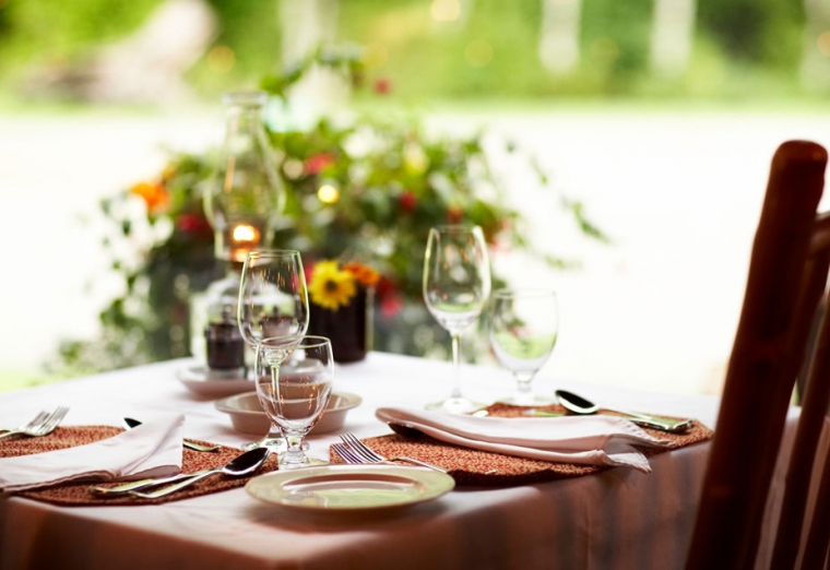 Easy Steps To Prepare Your Family Dinner Table